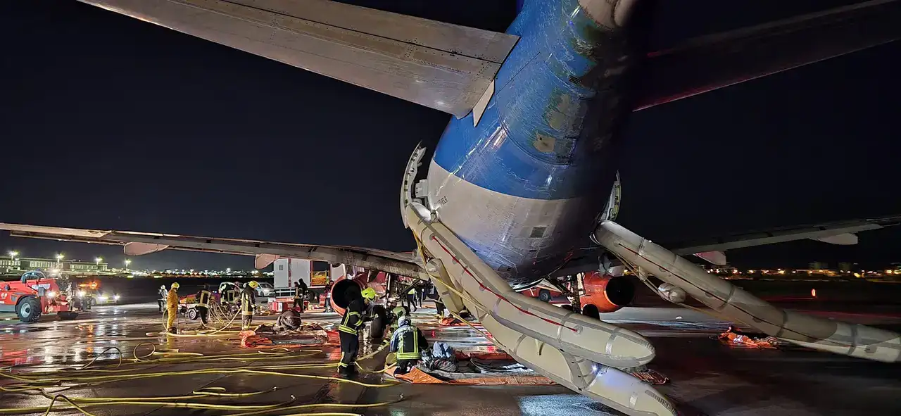 95 Kişi Saniyelerle Kurtuldu! Havalimanında Yanan Uçak Sökülüyor 4